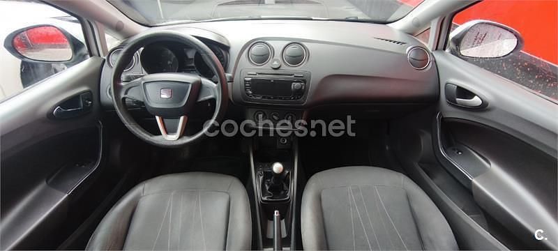 Usado Seat Ibiza Reference 90 CV (66 kW) 2012 Blanco Berlina