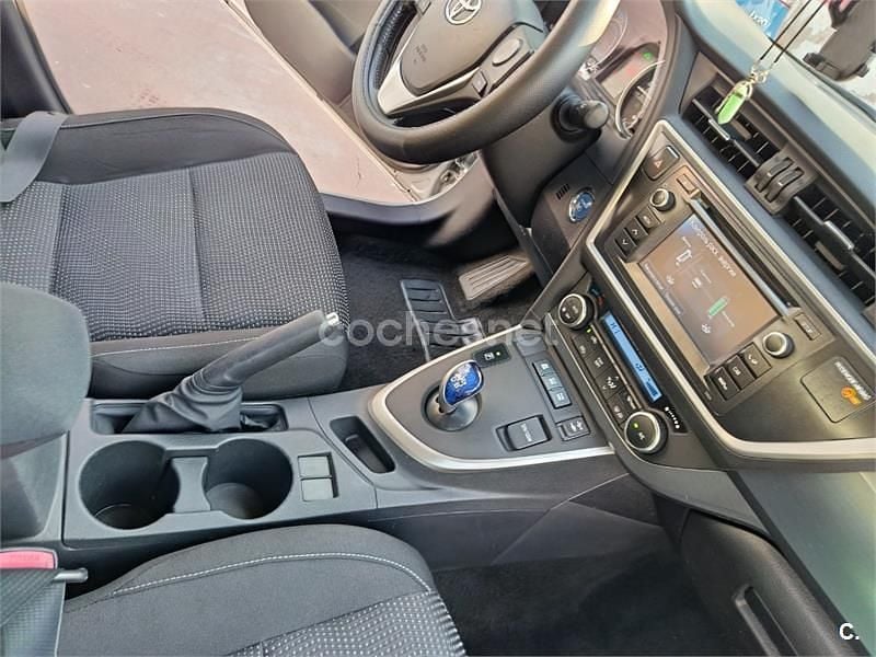 Usado Toyota Auris Hybrid Advance 136 CV (100 kW) 2014 Gris / plata Familiar