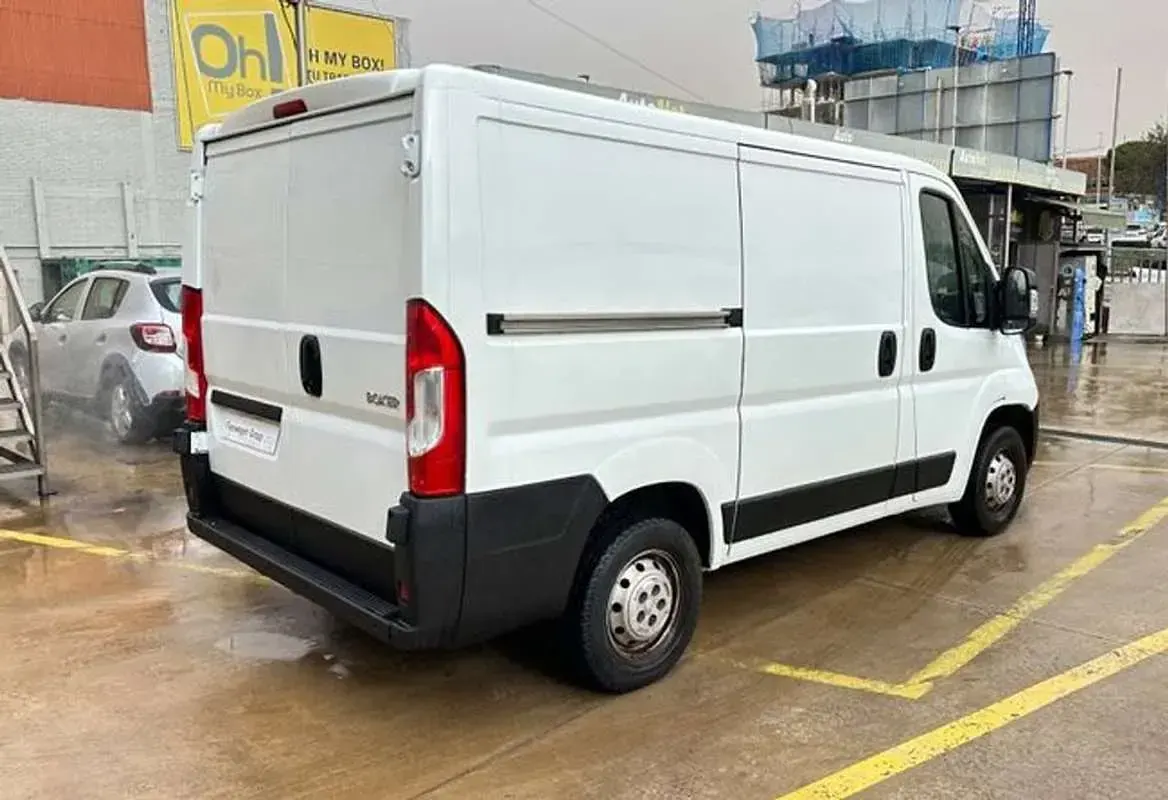 Usado Peugeot Boxer 120 CV (88 kW) 2020 Blanco Van