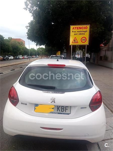 Blanco Usado 2017 Peugeot 208 Access Utilitario | 5800 € (Super precio) - Imagen 1/4