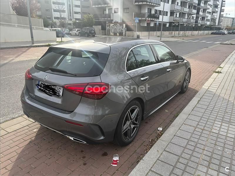 Usado Mercedes A180 116 CV (85 kW) 2023 Gris / plata Berlina