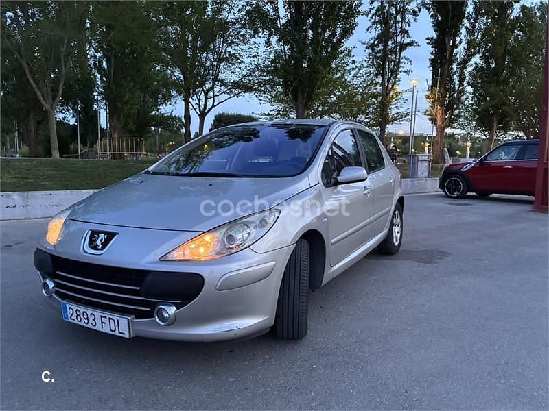 Usado Peugeot 307 90 CV (66 kW) 2006 Gris / plata Berlina