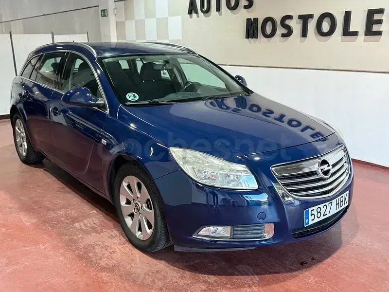Usado Opel Insignia Edition 130 CV (95 kW) 2011 Negro Berlina