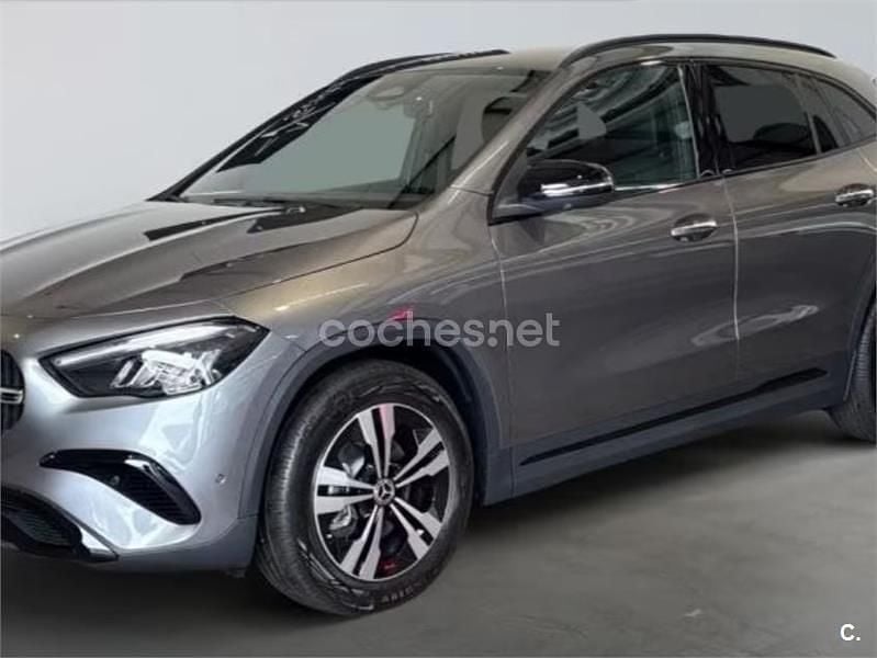 Usado Mercedes GLA200 150 CV (110 kW) 2025 Gris / plata SUV