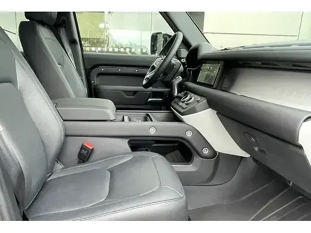 Usado Land Rover Defender S 250 HP (183 kW) 2024 Preto SUV