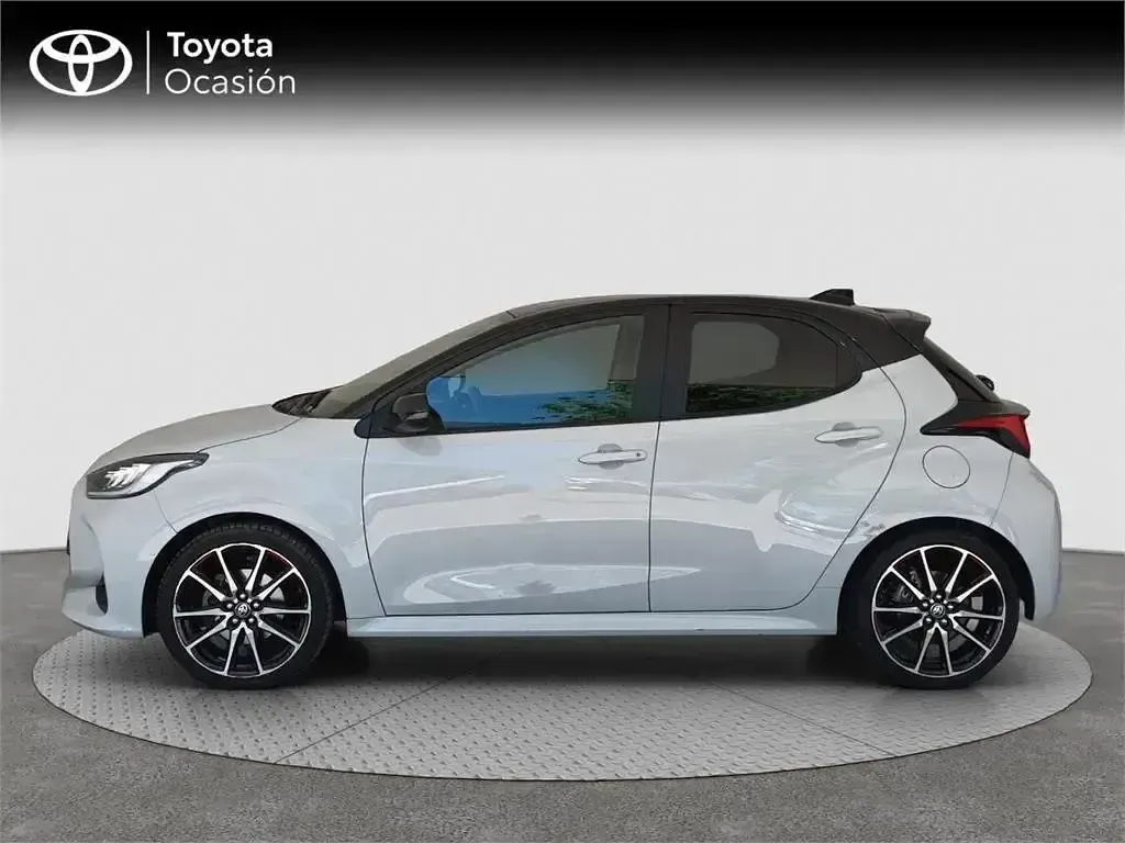 Usado Toyota Yaris Hybrid Plus 116 CV (85 kW) 2022 Otro Monovolumen