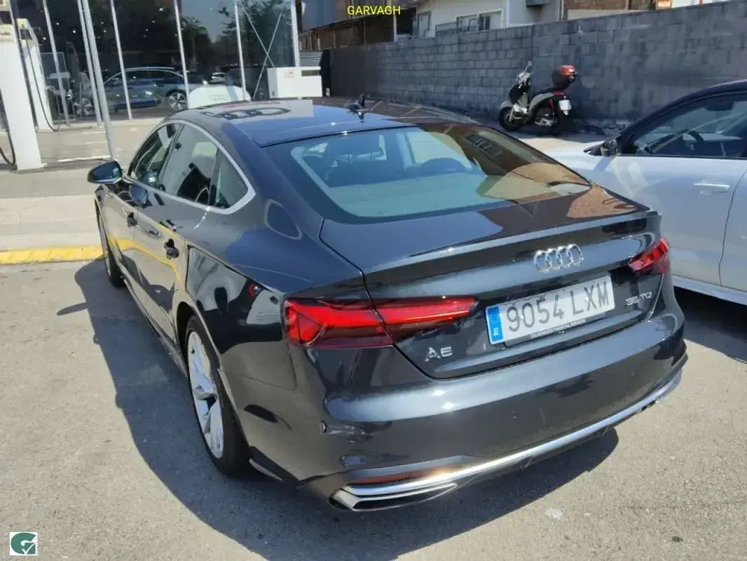 Usado Audi A5 Sportback Advanced 163 CV (119 kW) 2022 Gris Utilitario