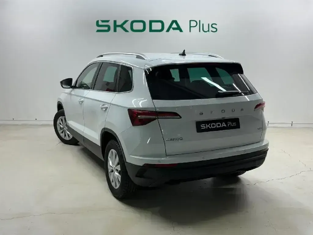 Usado Skoda Karoq Selection 150 CV (110 kW) 2025 Blanco SUV