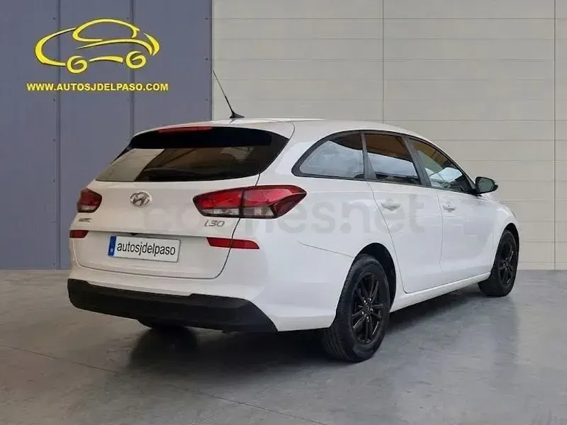 Usado Hyundai i30 100 CV (73 kW) 2020 Blanco Berlina