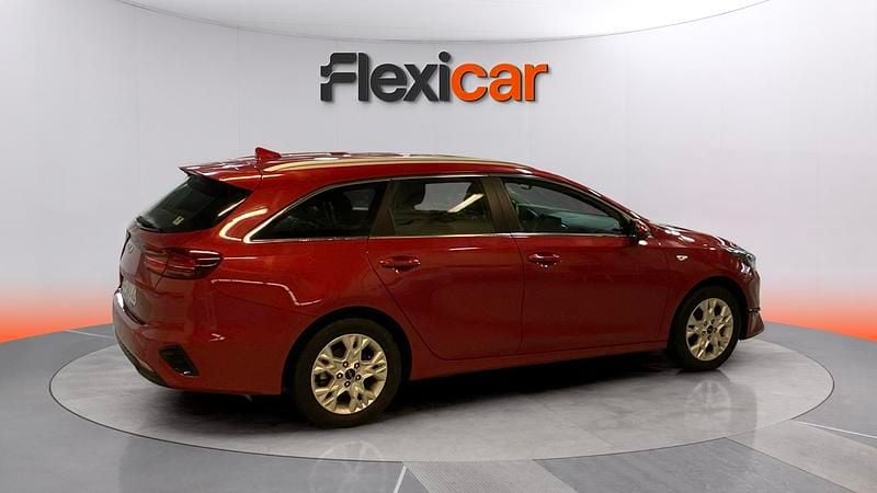 Usado Kia Ceed 121 CV (88 kW) 2022 Rojo Utilitario