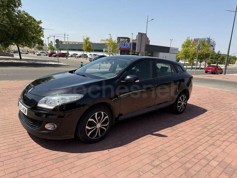 Usado Renault Mégane GrandTour Dynamique 110 CV (80 kW) 2014 Negro Familiar