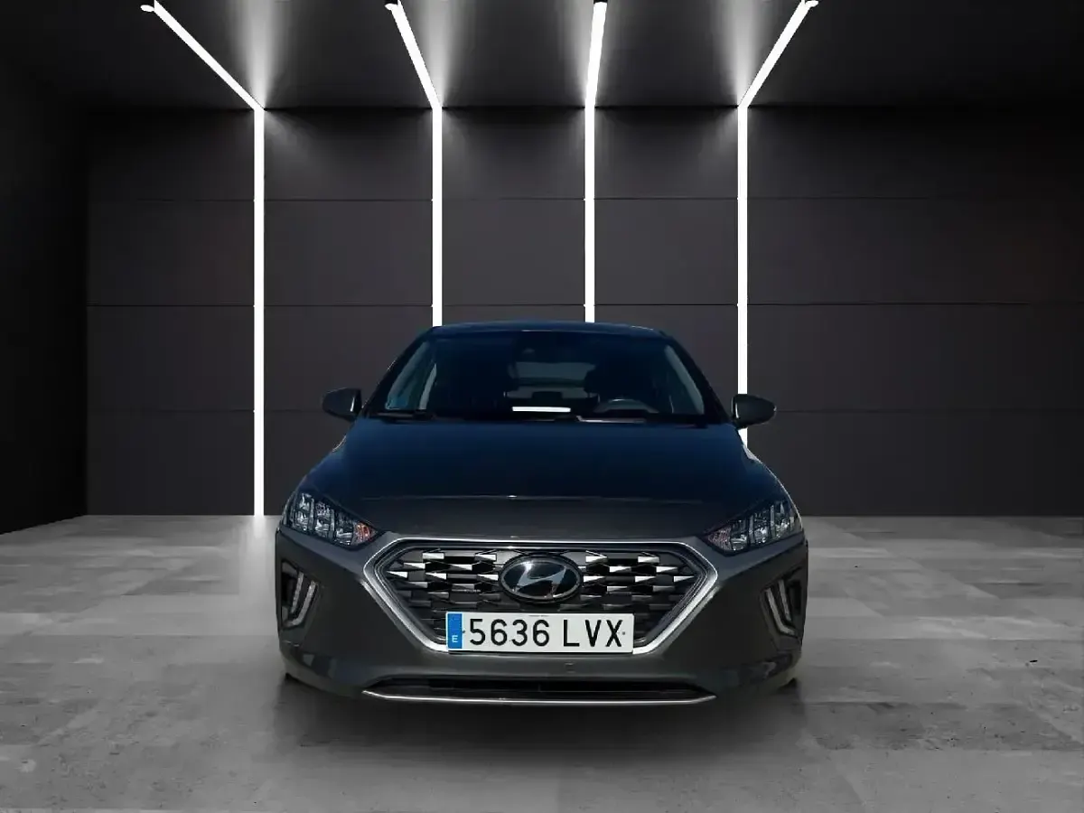 Usado Hyundai Ioniq 141 CV (103 kW) 2022 Gris Utilitario