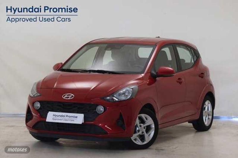Usado Hyundai i10 67 CV (49 kW) 2021 Dragon red Utilitario