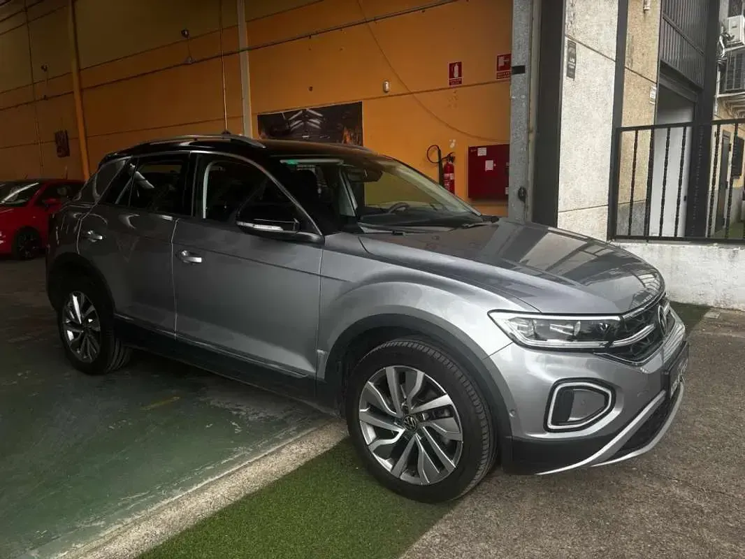 Usado VW T-Roc Life 150 CV (110 kW) 2022 Gris SUV