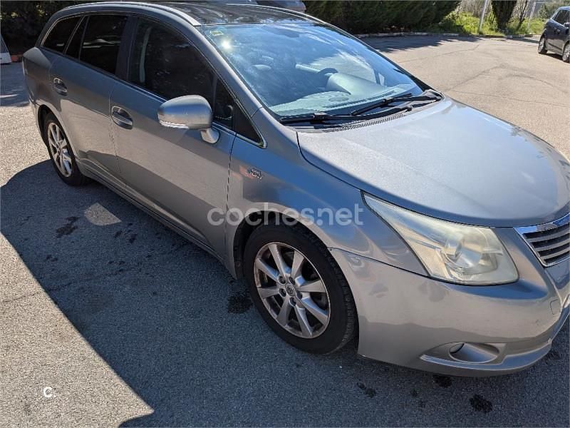 Usado Toyota Avensis Executive 150 CV (110 kW) 2009 Gris / plata Familiar