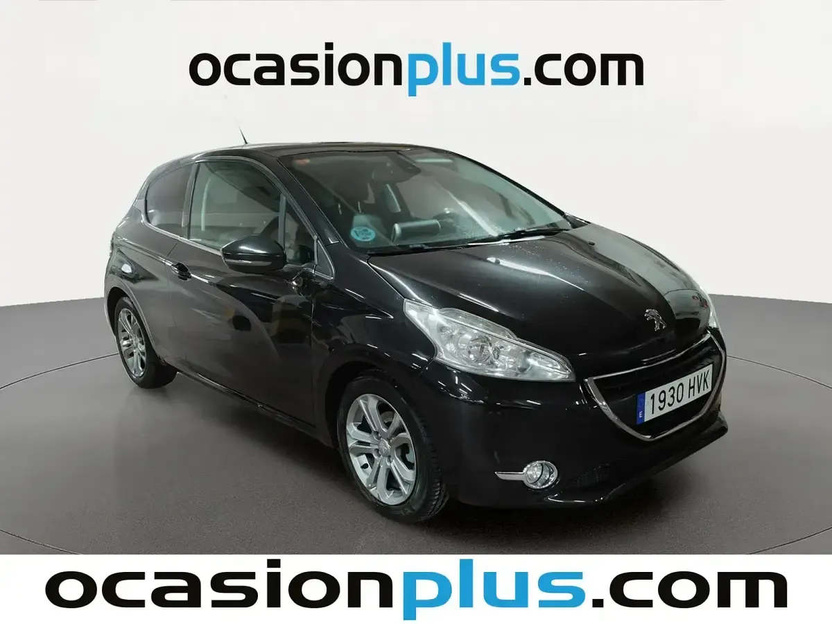 Usado Peugeot 208 Allure 120 CV (88 kW) 2014 Negro Utilitario