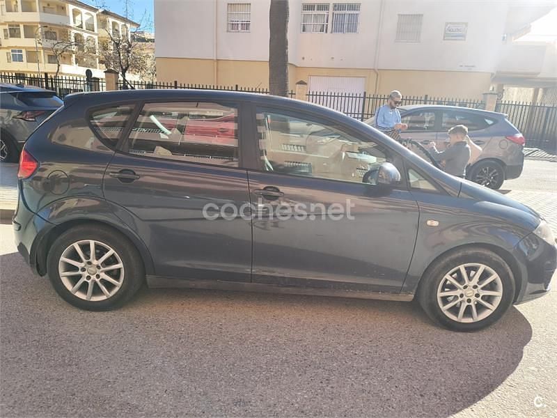 Usado Seat Altea Reference 105 CV (77 kW) 2010 Negro Monovolumen