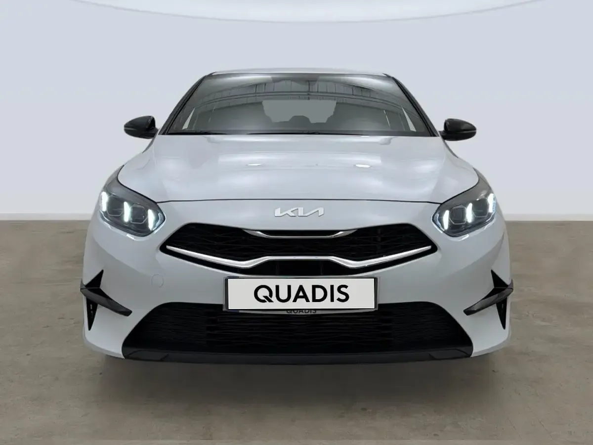 Usado Kia Ceed Edition 7 101 CV (74 kW) 2025 Blanco Utilitario