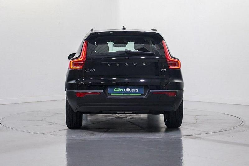 Usado Volvo XC40 Core 163 CV (119 kW) 2022 Negro SUV