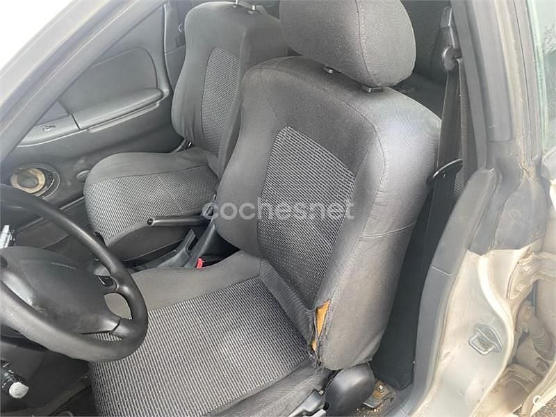 Usado Mazda 323F 90 CV (66 kW) 1997 Blanco Berlina