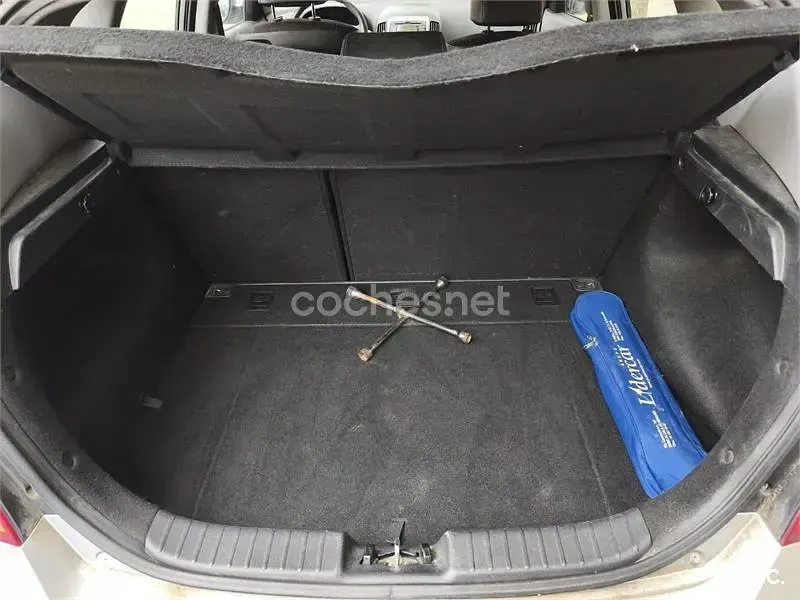 Usado Hyundai i30 GLS 128 CV (94 kW) 2011 Gris / plata Berlina