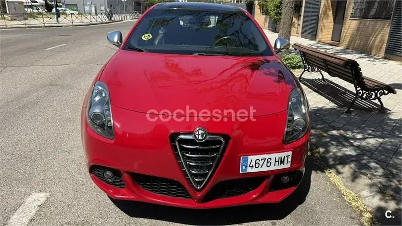 Usado Alfa Romeo Giulietta Distinctive 140 CV (102 kW) 2012 Rojo Utilitario