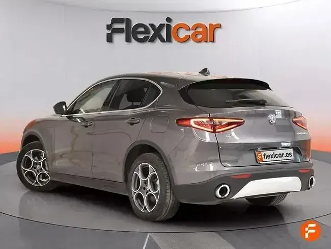 Usado Alfa Romeo Stelvio Executive 210 CV (154 kW) 2019 Gris SUV