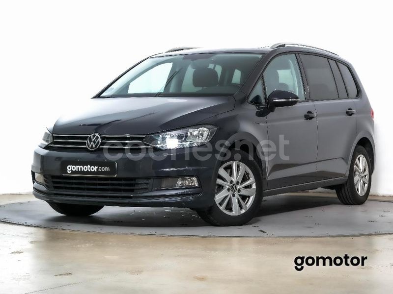 Gris / plata Usado 2023 VW Touran Advance Monovolumen | 25.990 € (Precio justo) - Imagen 1/4