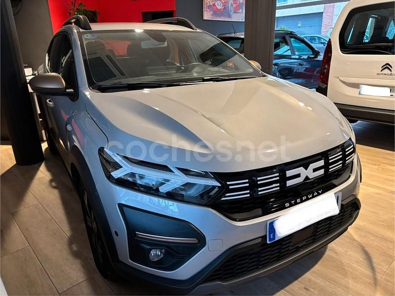 Usado Dacia Sandero Extreme 101 CV (74 kW) 2023 Gris / plata Berlina