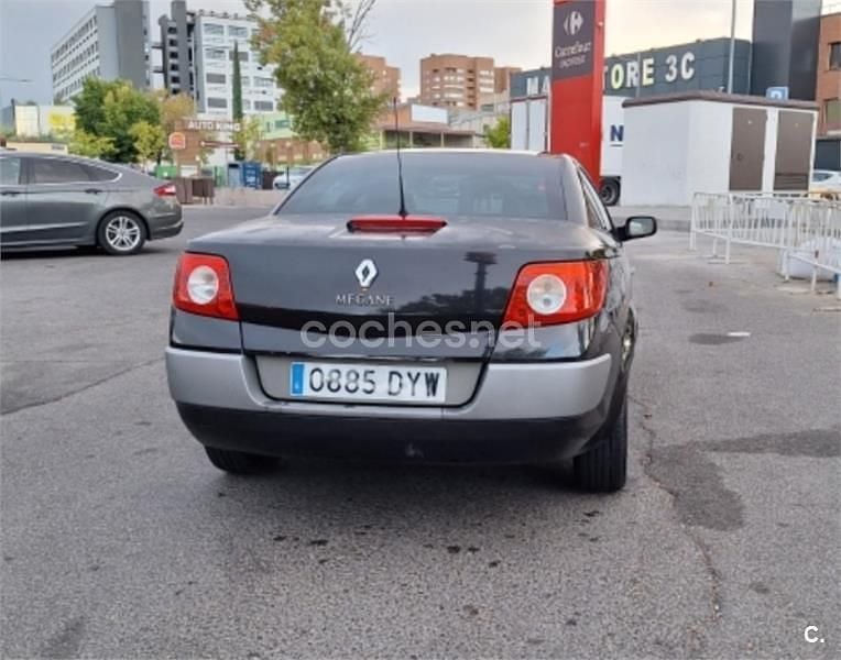 Usado Renault Mégane Cabriolet Dynamique 120 CV (88 kW) 2006 Negro Descapotable