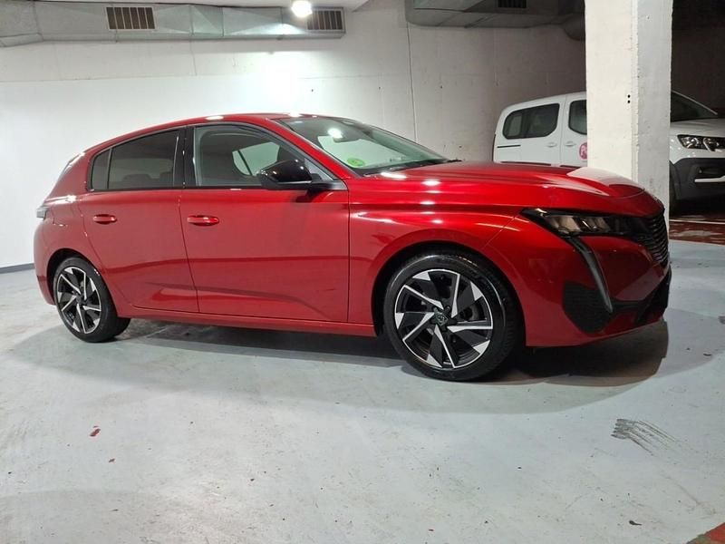 Usado Peugeot 308 Allure 131 CV (96 kW) 2022 Rojo Berlina