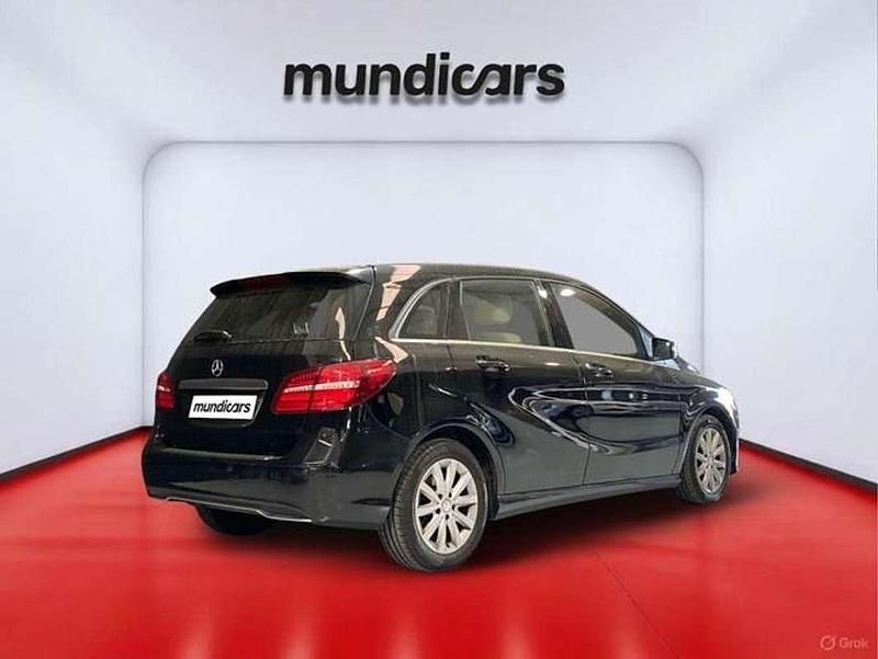 Usado Mercedes B180 Style 110 CV (80 kW) 2016 Negro Monovolumen