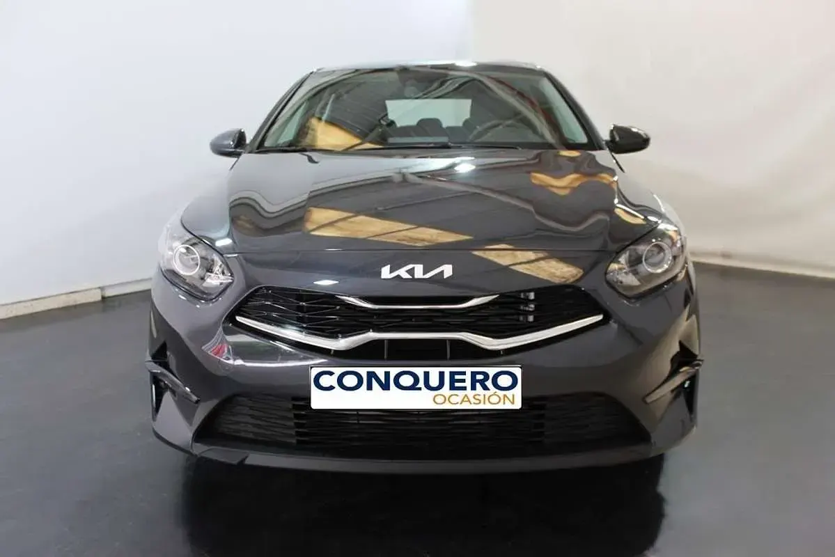 Usado Kia Ceed 136 CV (100 kW) 2024 Gris Utilitario