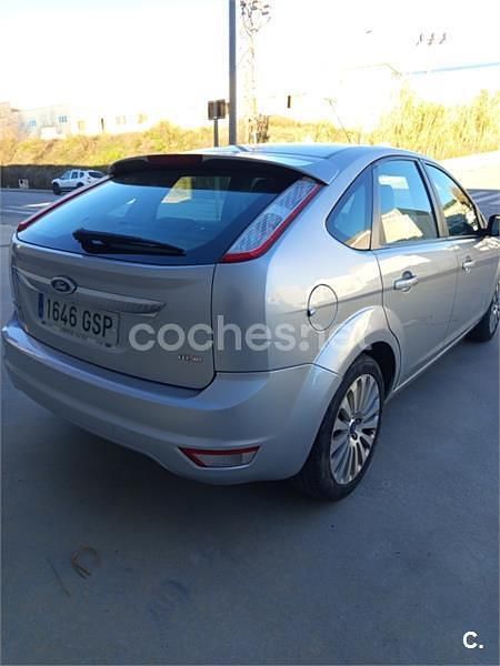 Usado Ford Focus Titanium 109 CV (80 kW) 2009 Gris / plata Berlina