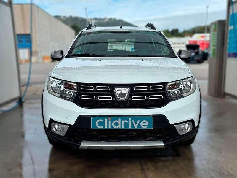 Usado Dacia Sandero Comfort 91 CV (66 kW) 2019 Blanco Utilitario