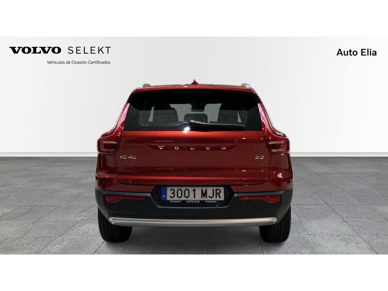 Usado Volvo XC40 Plus 163 CV (119 kW) 2023 Rojo SUV