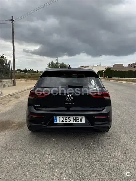Usado VW Golf VIII Life 115 CV (84 kW) 2020 Negro Berlina