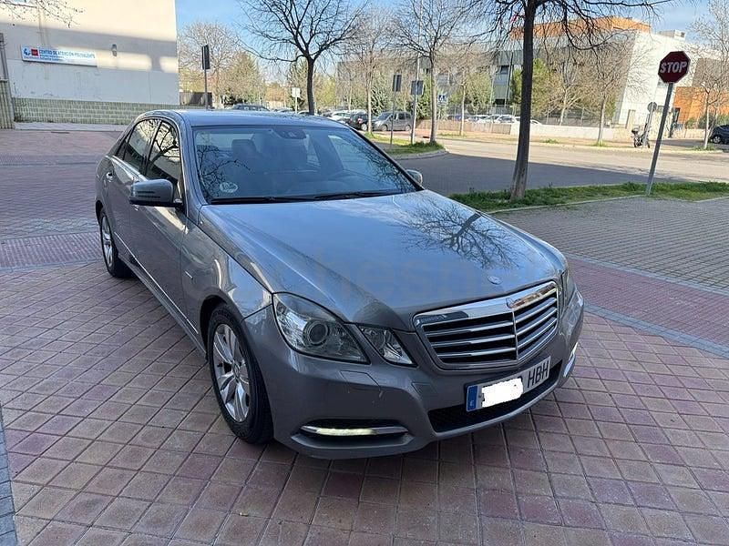 Usado Mercedes E350 Avantgarde 265 CV (194 kW) 2011 Gris / plata Berlina