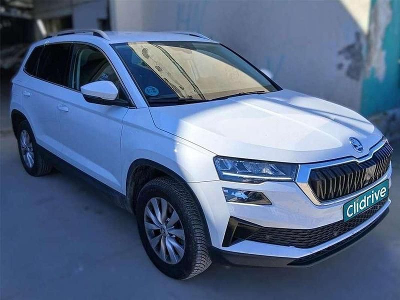 Usado Skoda Karoq Ambition 150 CV (110 kW) 2022 Blanco SUV