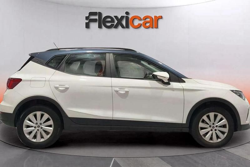 Usado Seat Arona Style 110 CV (80 kW) 2023 Blanco SUV