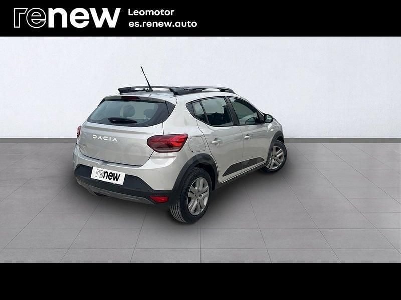 Usado Dacia Sandero Expression 91 CV (66 kW) 2023 Gris / plata Berlina