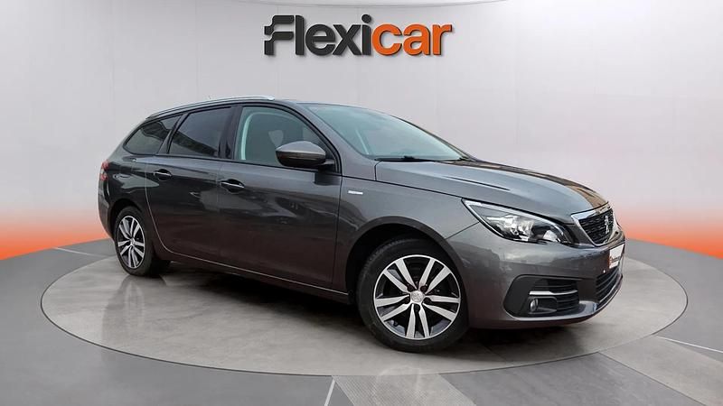 Usado Peugeot 308 SW Style 131 CV (96 kW) 2021 Gris Familiar