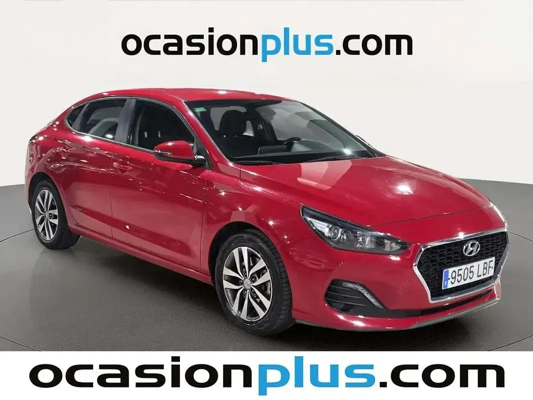 Usado Hyundai i30 120 CV (88 kW) 2019 Rojo Utilitario