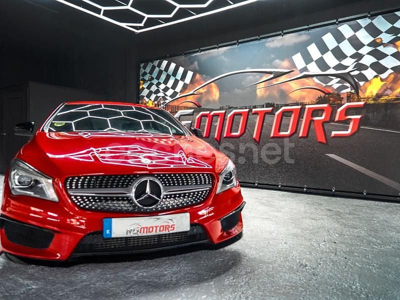 Rojo Usado 2014 Mercedes CLA200 AMG line Berlina | 19.900 € (Un poco caro) - Imagen 1/4