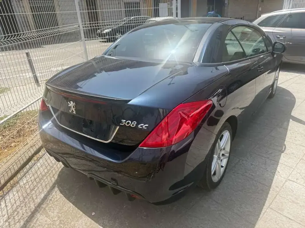 Usado Peugeot 308 CC Active 112 CV (82 kW) 2011 Azul Descapotable
