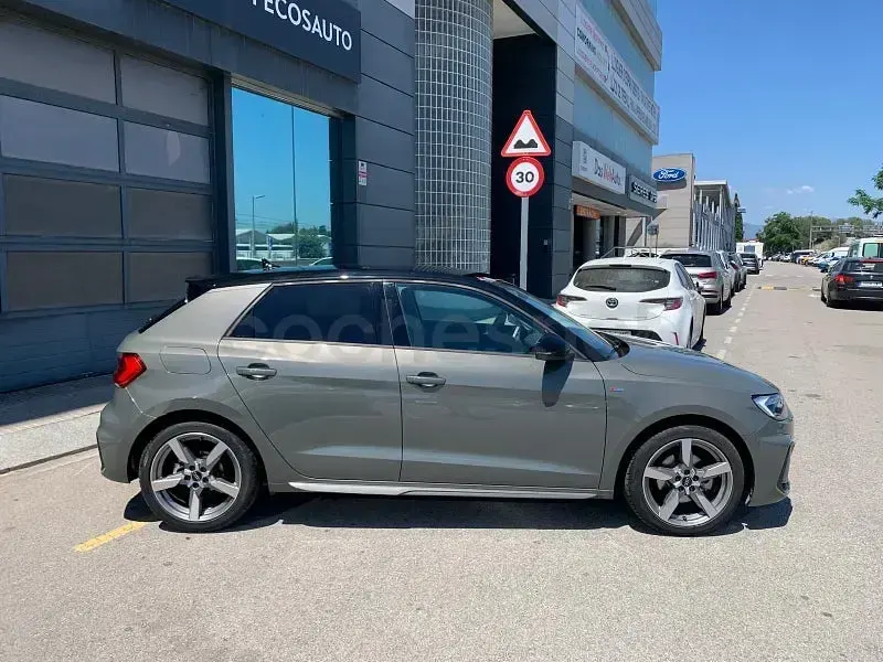 Usado Audi A1 Sportback S-Line 110 CV (80 kW) 2023 Gris / plata Utilitario