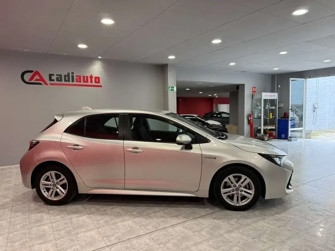 Usado Toyota Corolla Active 122 CV (89 kW) 2019 Gris Utilitario