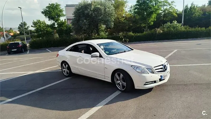 Usado Mercedes E250 204 CV (150 kW) 2011 Blanco Coupe