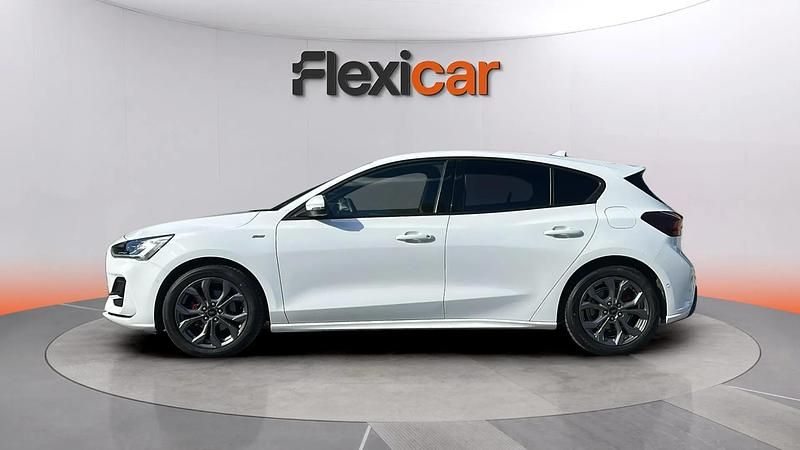Używany Ford Focus Active 125 KM (91 kW) 2022 Biały Sedan/Limuzyna