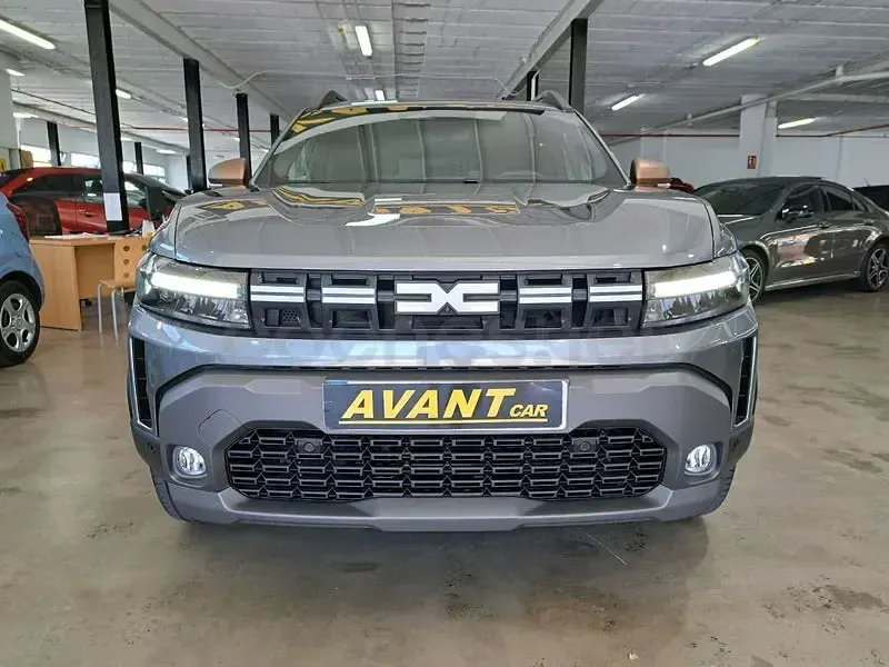 Usado Dacia Duster Expression 140 CV (102 kW) 2025 Gris / plata SUV